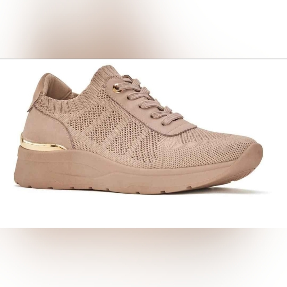🔴NEW TAGS ON🔴 Women's Knit Slip On Sneakers in Vintage Rose with Gold Accent